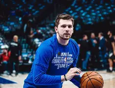  东契奇在RNG比赛中出色防守，突破纪录引发热议！